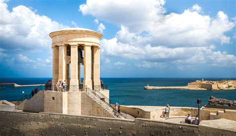 must see places in valletta.